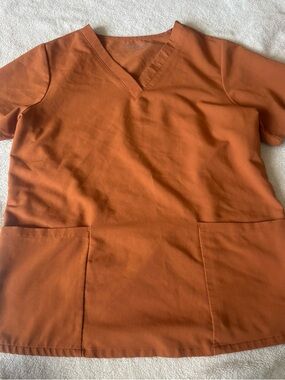 Mandala Scrub Top Roasted Pecan Orange